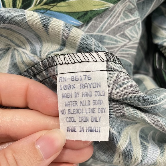 Paradise Found Hawaiian Shirt Mens XS Green Blue Leaf Print Rayon Made Hawaii - Picture 7 of 10